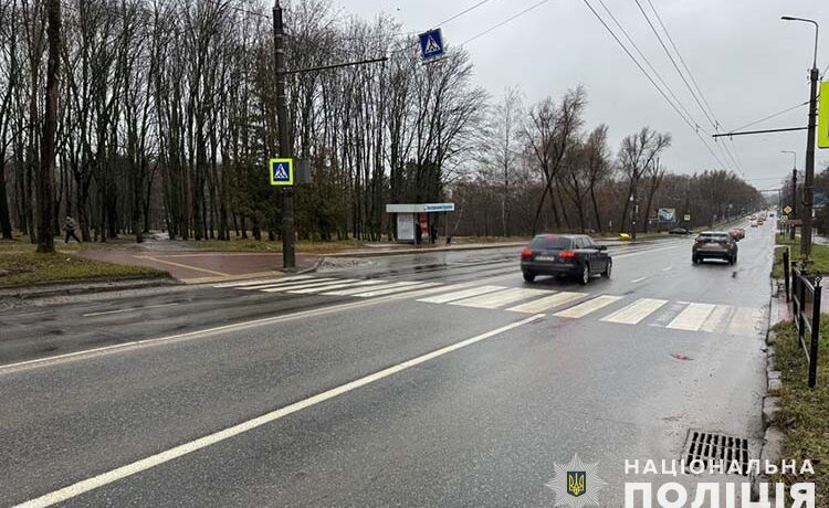 У Тернополі на пішохідному збили жінку: водія розшукують