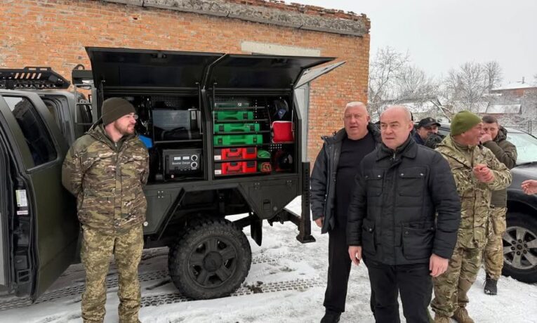 Потужний технічний арсенал для бійців 105-ї бригади ТРО передали з Тернополя