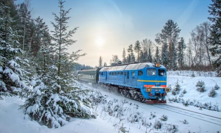 На свята курсуватиме через Тернопіль додатковий потяг