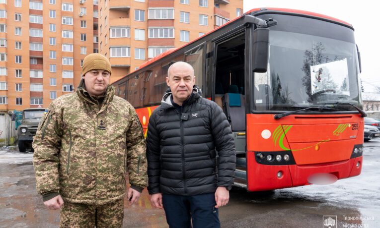 Спецтранспорт VOLVO для гвардійців передали в Тернополі