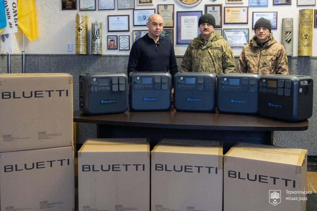 Тернопіль для ЗСУ: 10 потужних зарядних станцій Bluetti для 16-го батальйону