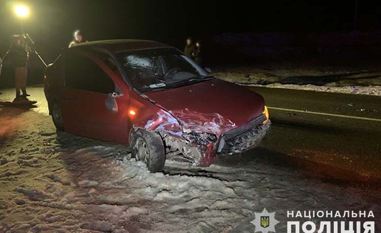 Біля Тернополя зіткнулися “Мерседес” та ВАЗ, троє людей у лікарні