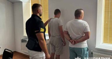 У Тернополі підприємці хотіли 14000 доларів за непридатність до служби