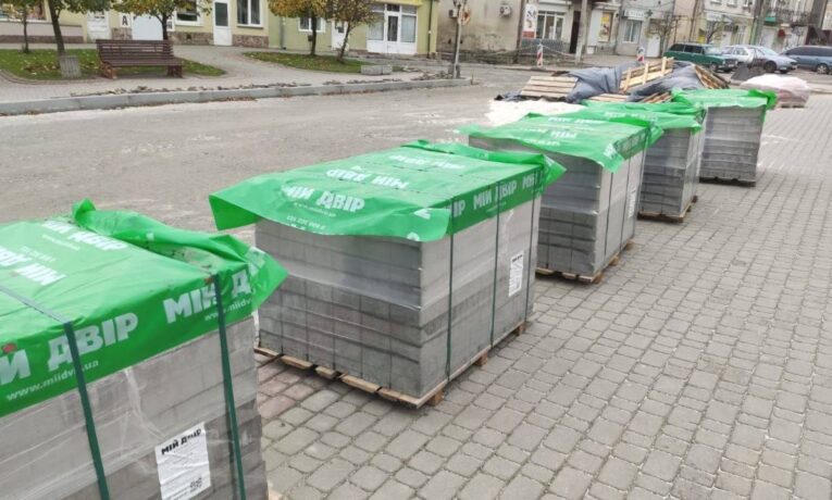 Скандал у Підгайцях: поліція розслідує махінації з бруківкою