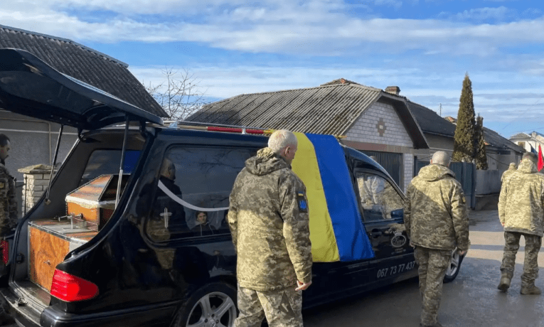 На Тернопільщині у громаді в один день поховали двох Героїв