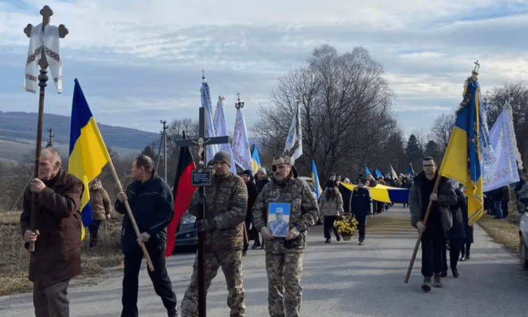 На Тернопільщині провели в останню путь воїна Василя Кушлабу