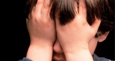 На Тернопільщині мама проколола свої дитині око голкою