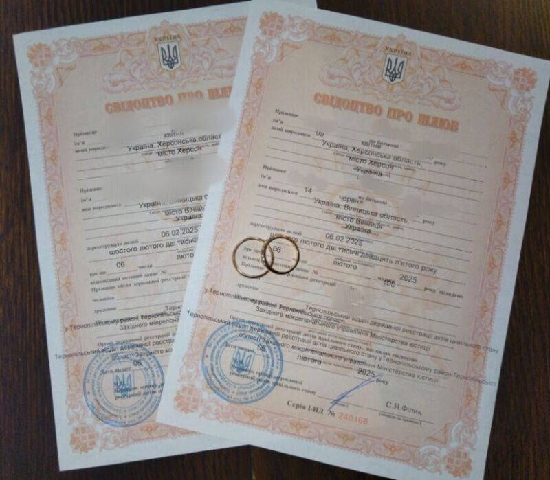 На Тернопільщині у колонії одружилися засуджена та військовий