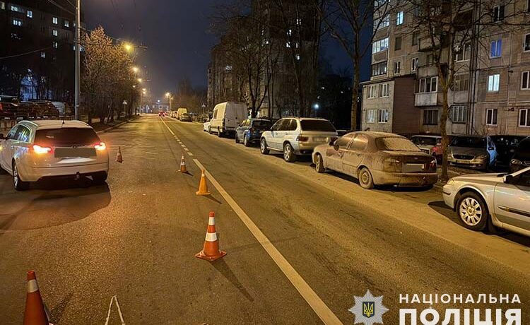 У Тернополі чоловік збила автівка, коли він переходив дорогу за межами переходу