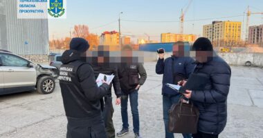 У Тернополі на хабарі 500 доларів затримали митника