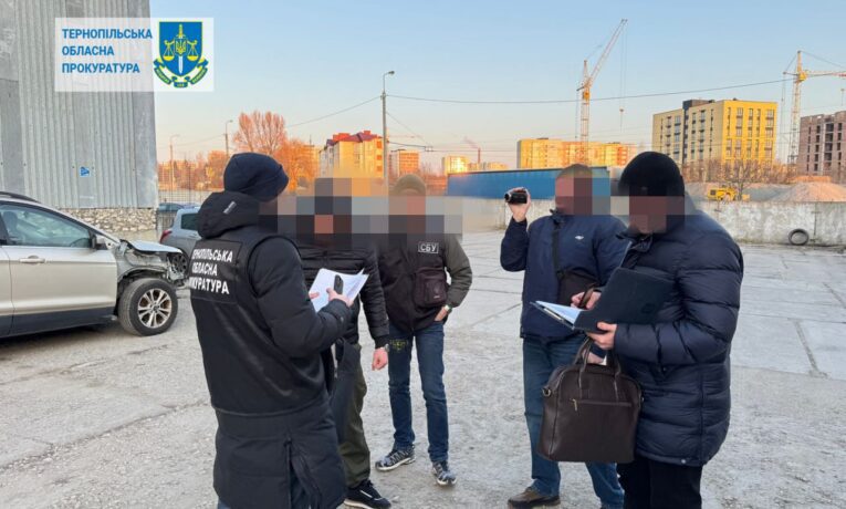 У Тернополі на хабарі 500 доларів затримали митника