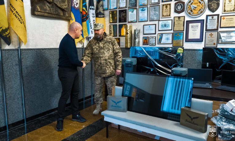 Тернопіль передав 83-му батальйону ТРО зарядні станції та ноутбуки: Сергій Надал