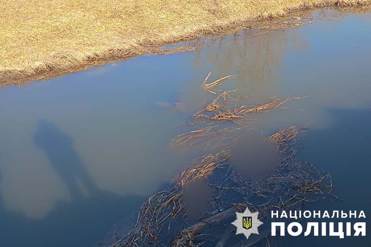 тіло в річці