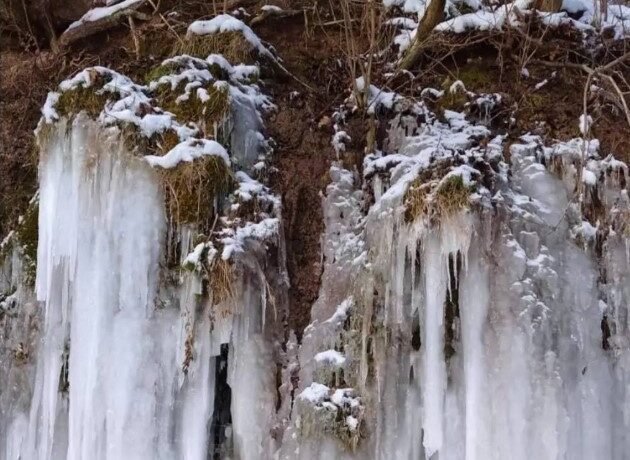 Замерз водоспад