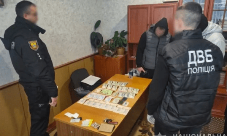 На Тернопільщині директора автошколи затримали за «домовлені» іспити з водіння
