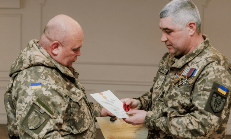 Військовослужбовця тернопільської бригади нагородили «Хрестом Хоробрих»
