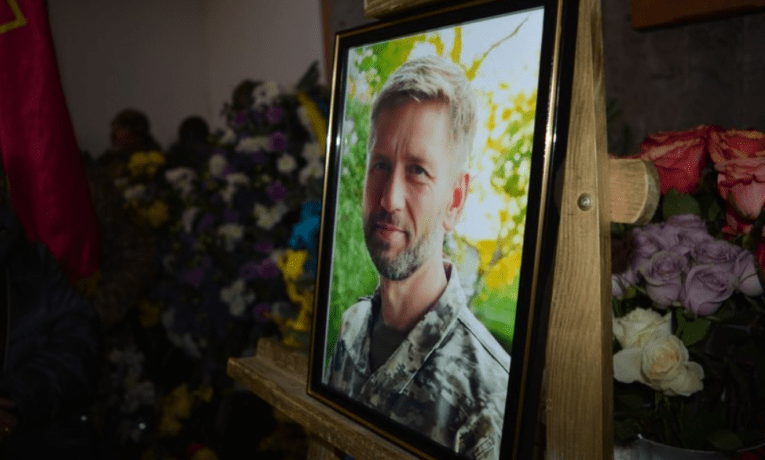 Родина загиблого воїна Василя Мочули з Тернопільщини передала квадрокоптер для ЗСУ