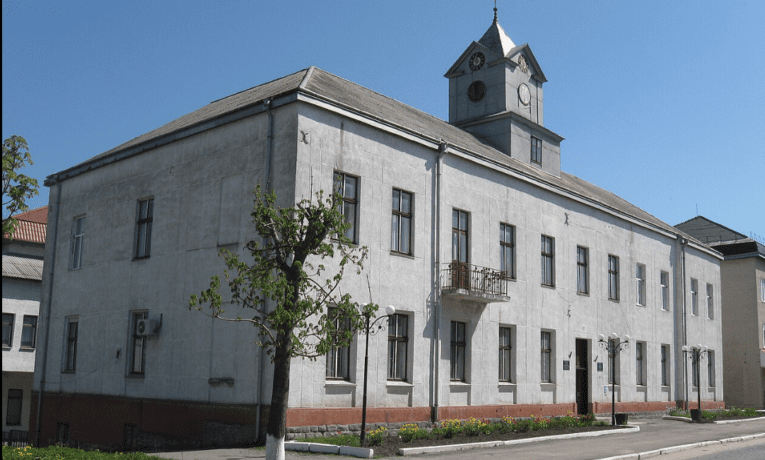 Чиновники Зборова заклали собі мільйонні виплати на цей рік
