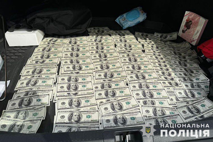 Чоловіка, що продавав автомобілі для ЗСУ, відправлять до суду