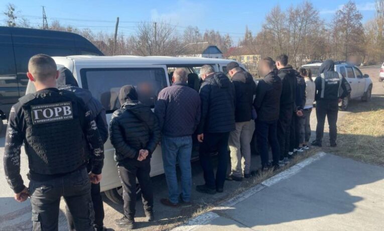 Чоловіки з Тернопільщини намагалися незаконно перетнути кордон за 120000 грн