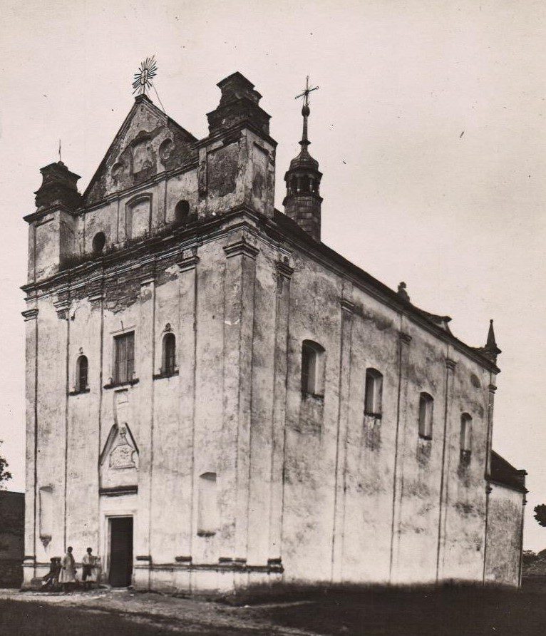 Костел в Личківцях на фото 1902 року