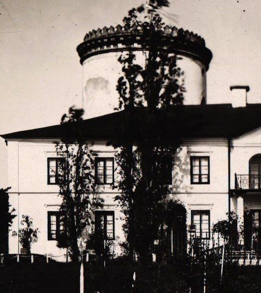 Червоногородський замок на невідомому столітньому фото