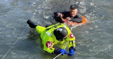У Тернополі та у Зборові під лід провалилися люди