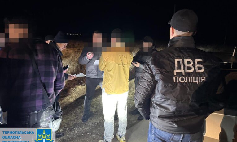 17,5 тисяч доларів за виїзд: на Тернопільщині викрили поліцейського