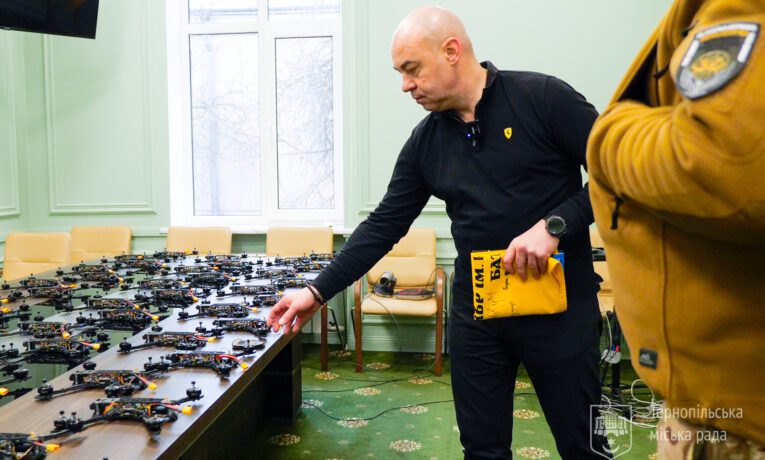 Тернопільська міська рада оголосила нові закупівлі квадрокоптерів та техніки для військових