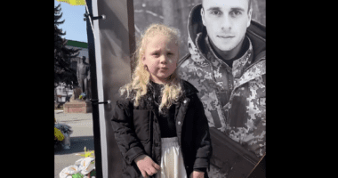 Донечка загиблого Героя із Чорткова Андрія Боруха зачитала вірш про свого татка