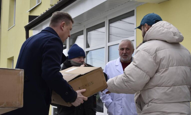 Німецькі волонтери передали сучасне реабілітаційне обладнання в одну з лікарень Тернопільщини