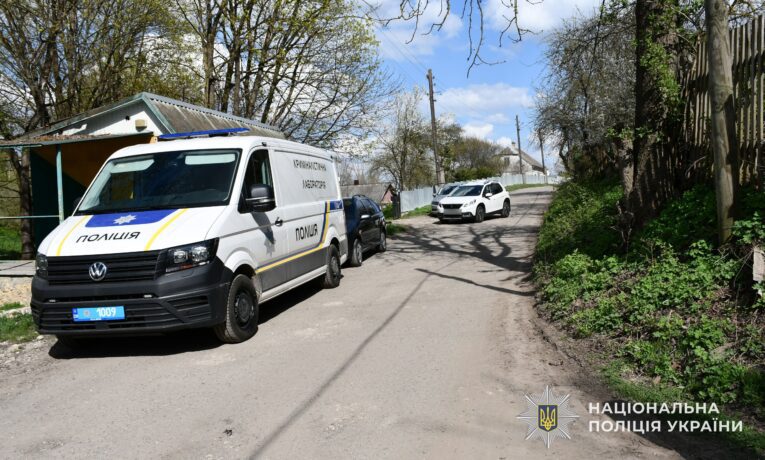 Поліцейські встановлюють особу породіллі, яка у Вишнівці на вулиці залишила новонароджену дитину