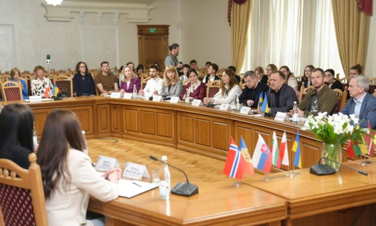 Тернопіль став майданчиком для міжнародного діалогу громад без кордонів