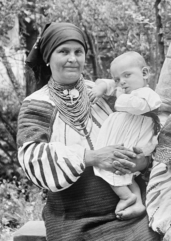 Родина з Тернопільщини на фото 1913 року