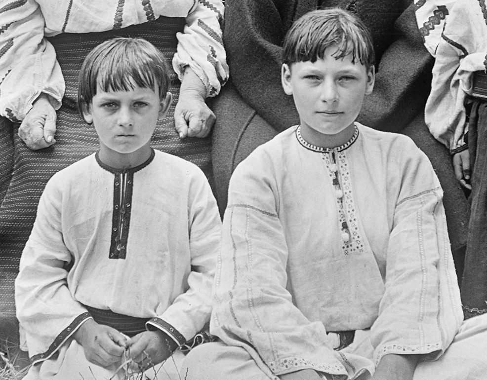 Родина з Тернопільщини на фото 1913 року