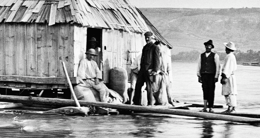 Плаваючий млин на Дністрі на фото 1907 року