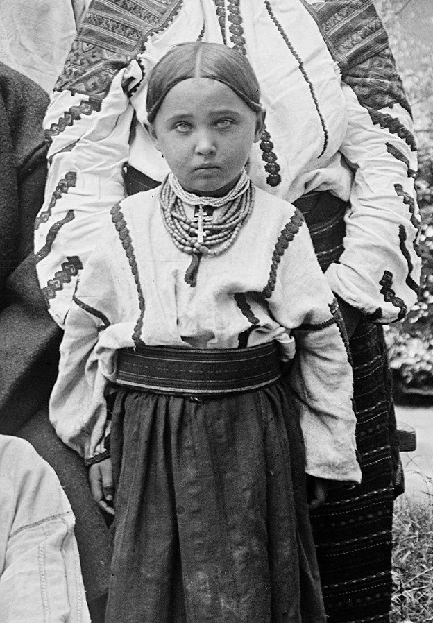 Родина з Тернопільщини на фото 1913 року