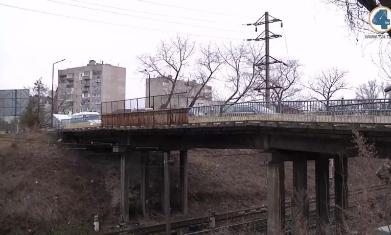 Тернопільські правоохоронці розшукали водія вантажівки, який спричинив ДТП на Горбатому мосту