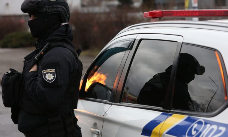 У Тернополі 9-річний хлопчик жартома викликав кілька разів поліцію