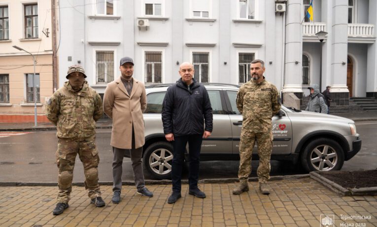 Тернопіль передав позашляховик для батальйону сил безпілотних систем Рейд: Сергій Надал
