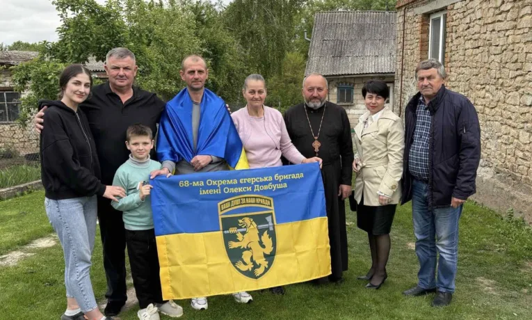 З полону — до рідної домівки: на Тернопільщині зустріли Дмитра Дерлицю