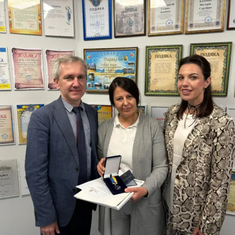 Руслан Кулик вручив відзнаку землячкам з Бережан, які очолюють найбільший волонтерський центр у Польщі