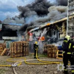 Масштабна пожежа у Тернополі знищила супермаркет: поліція з'ясовує причини