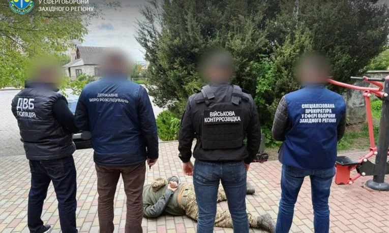 Або мобілізація, або 25000 доларів — на Тернопільщині спіймали військового