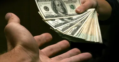 Тернополянин заплатив шахраю-юристу 13 000$