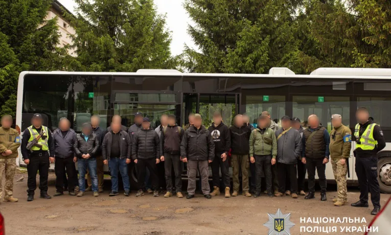 На Тернопільщині організовували втечу «клієнтів» з військових частин та переправляли за кордон