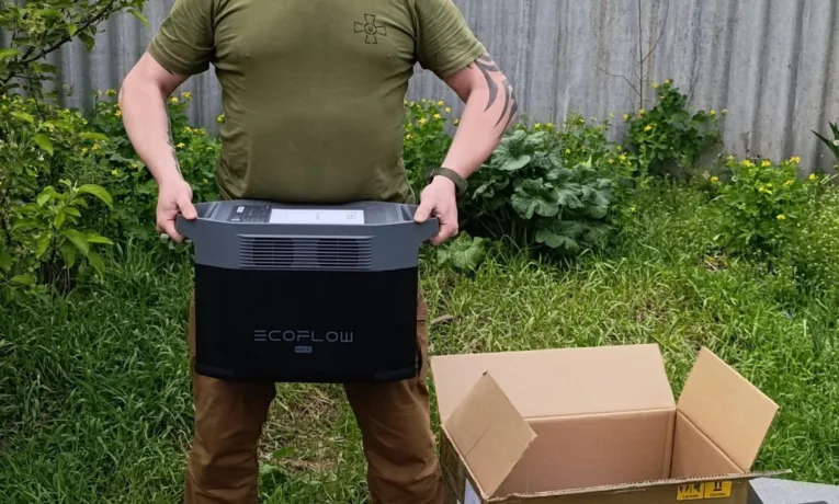 Зі Збаража волонтери «Української команди» передали воїнам EcoFlow
