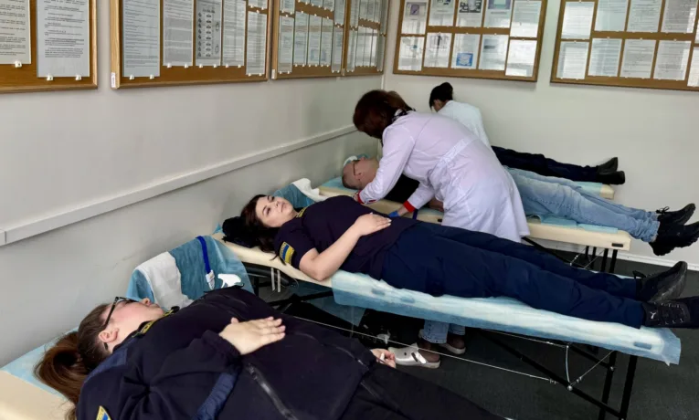 На Тернопільській митниці провели корпоративний День донора: 30 працівників здали кров