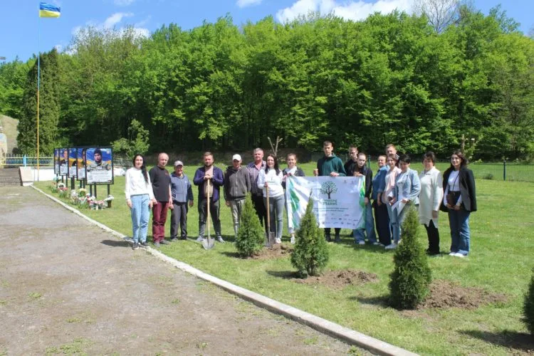 Дерева памʼяті українських героїв