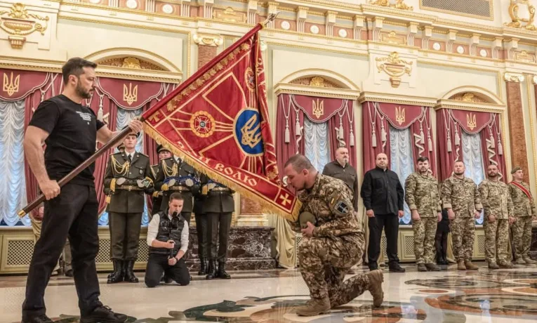 33 ОМБр отримала бойовий прапор